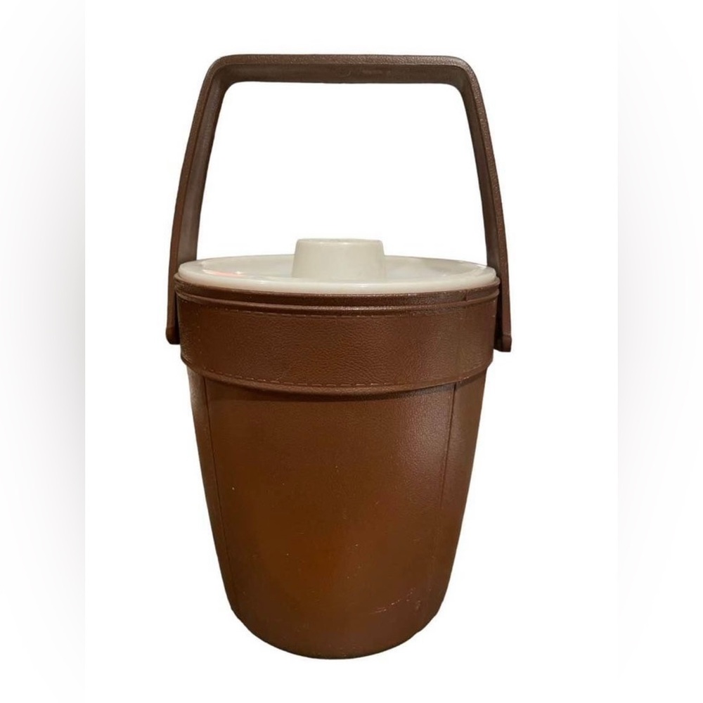 Vintage 1970s Rubbermaid brown ice bucket-barware-picnic-party-kitsch-re…